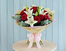 Букет цветов из:  Лилии и Розы в Грэсовском