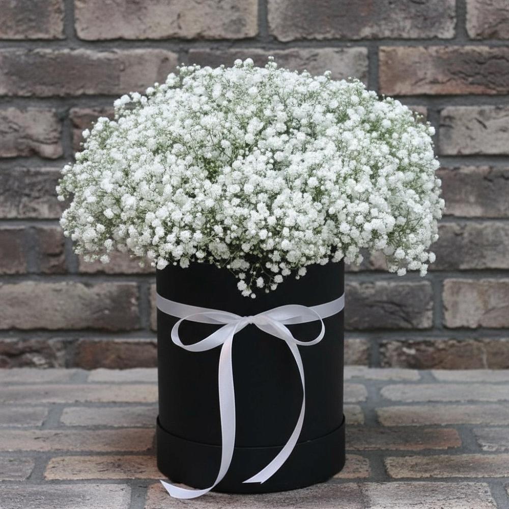 Цветочная композиция из Гипсофила в шляпной коробке в Грэсовском