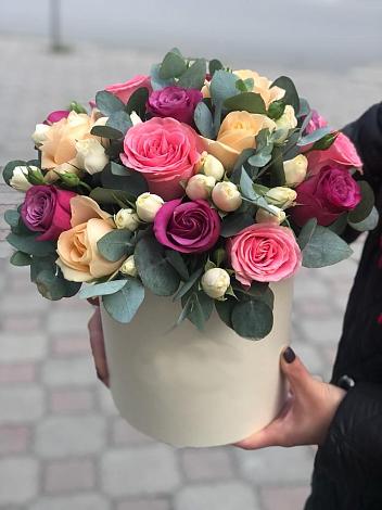 Цветочная композиция из Розы в шляпной коробке в Грэсовском