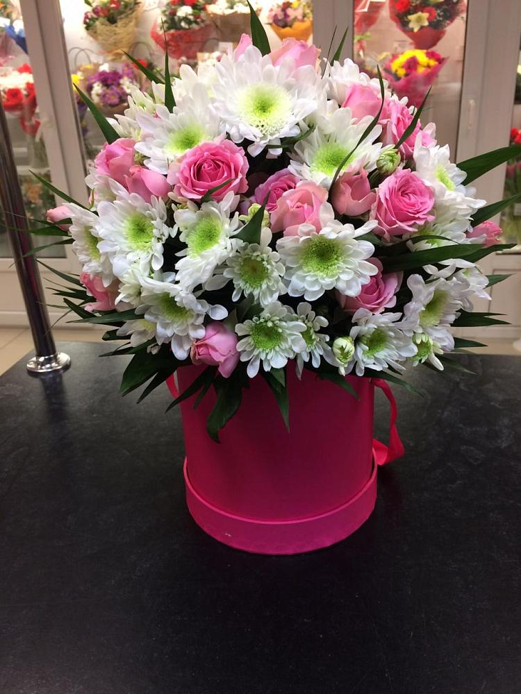 Цветочная композиция из Розы и Хризантемы в шляпной коробке в Грэсовском