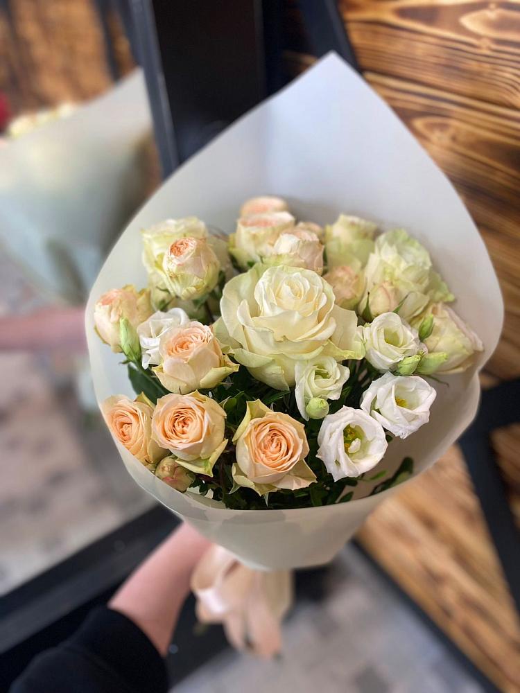 Букет цветов из: Розы и Лизиантусы в Грэсовском